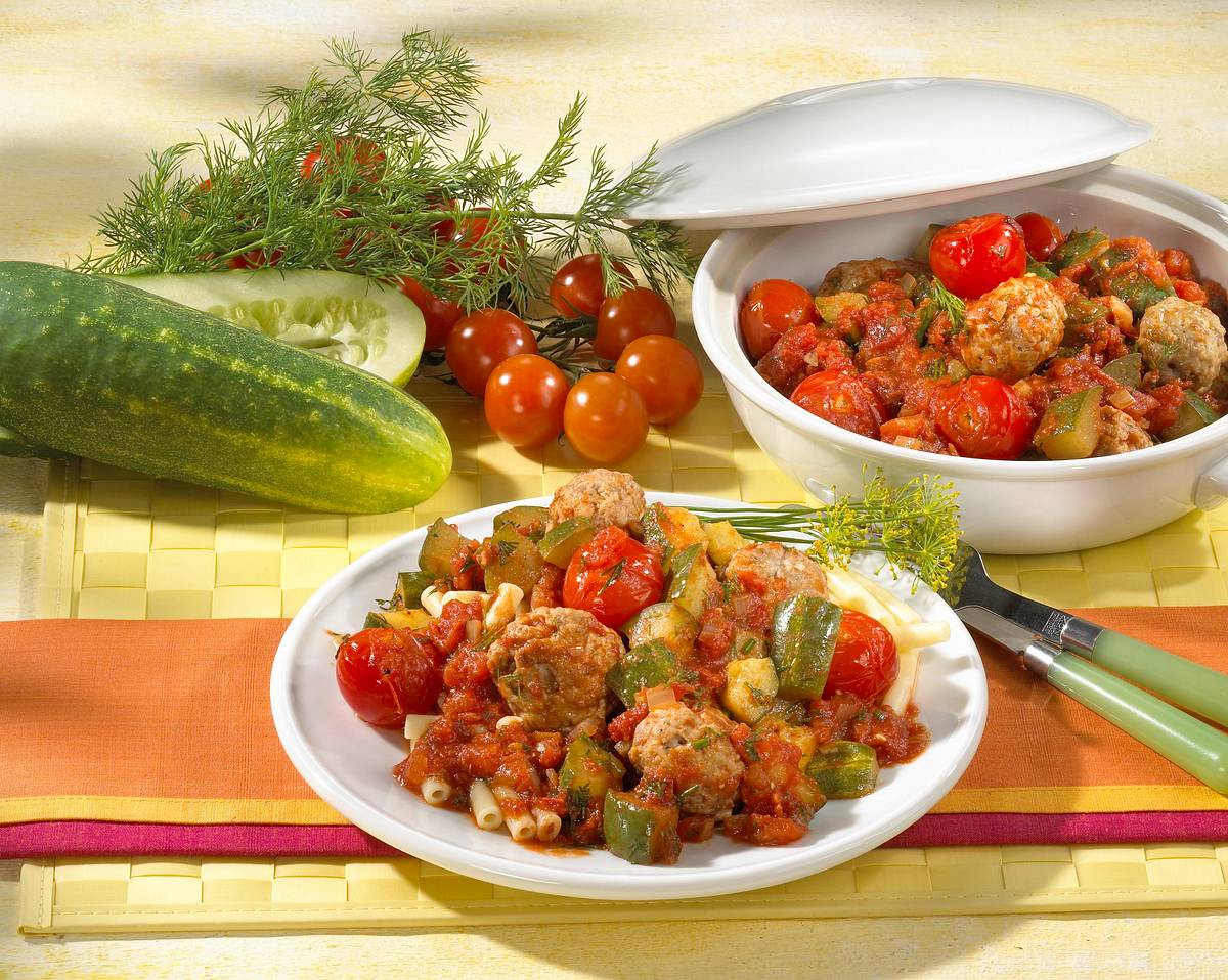 Schmorgurken-Pfanne mit Mettklößchen Rezept