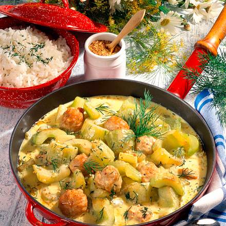 Schmorgurken-Pfanne mit Wurstbällchen Rezept Schmorgurken-Pfanne mit Wurstbällchen Rezept