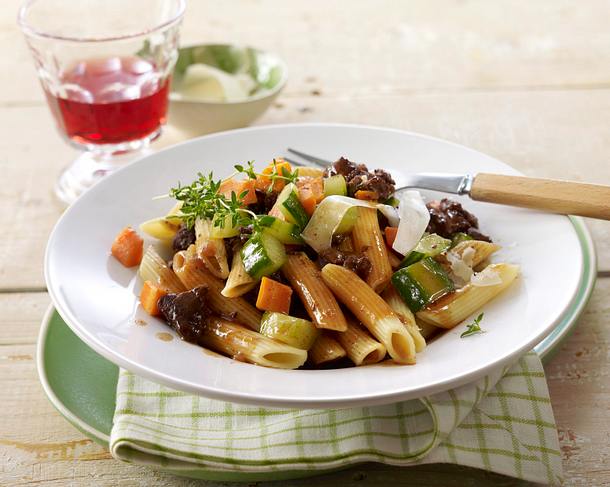 Schmorgurken-Rinder-Ragout mit Nudeln Rezept Schmorgurken-Rinder-Ragout mit Nudeln Rezept