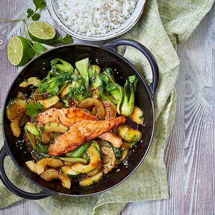 Schmorgurken Wok Mit Teriyaki Lachs Rezept Lecker