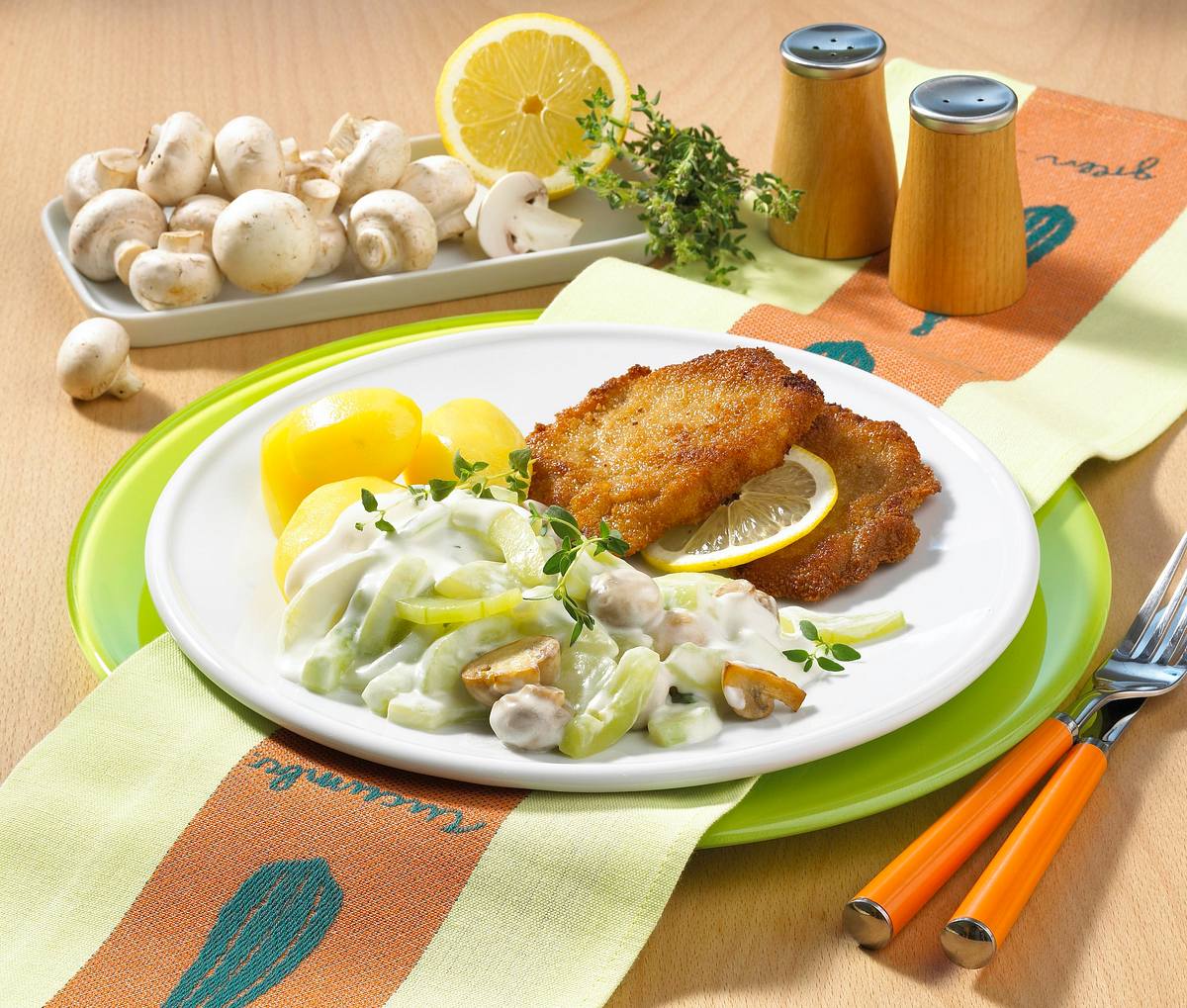 Schmorgurkengemüse mit Schnitzel Rezept