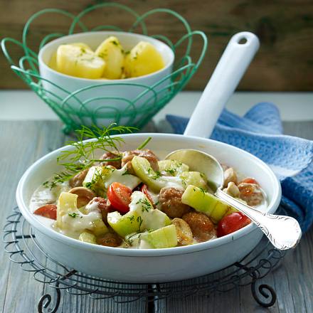 Schmorgurkenpfanne mit Brätbällchen Rezept Schmorgurkenpfanne mit Brätbällchen Rezept
