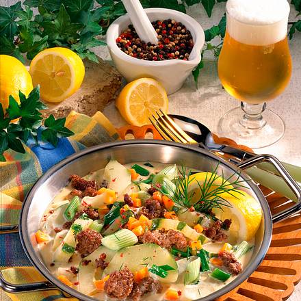 Schmorgurkenpfanne mit Hack Rezept