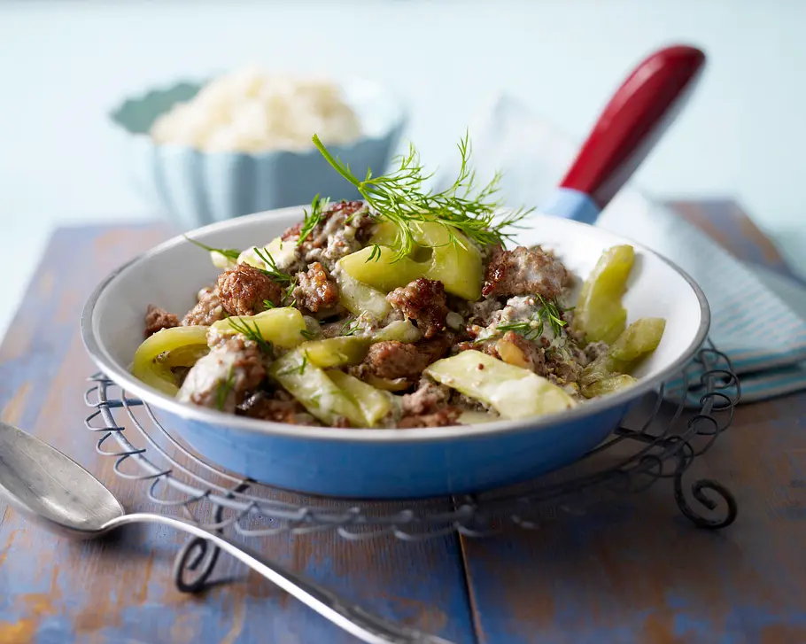 Schmorgurkenpfanne mit Hack, Schmand und Senf Rezept Schmorgurkenpfanne mit Hack, Schmand und Senf Rezept