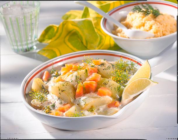 Schmorgurkenpfanne mit Lachs Rezept Schmorgurkenpfanne mit Lachs Rezept