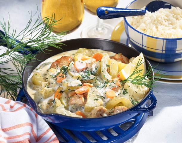 Schmorgurkenpfanne mit Putenwürfeln in Meerrettichrahm Rezept Schmorgurkenpfanne mit Putenwürfeln in Meerrettichrahm Rezept