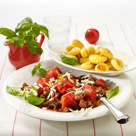 Schmortomaten mit Hack zu gebratenen Gnocchi Rezept Schmortomaten mit Hack zu gebratenen Gnocchi Rezept