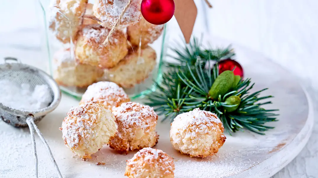 Schneebällchen mit Kokos Rezept - Foto: LECKER @ Bauer Media Group