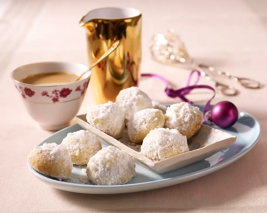Schneekipferln-Kugeln (Märchen: Schneekönigin) Rezept Schneekipferln-Kugeln (Märchen: Schneekönigin) Rezept