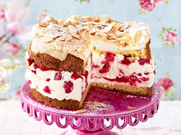 Schneemousse-Torte mit Himbeeren Rezept