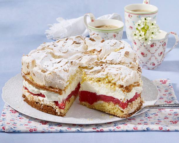 Schneemoussetorte mit Rhabarber Rezept Schneemoussetorte mit Rhabarber Rezept