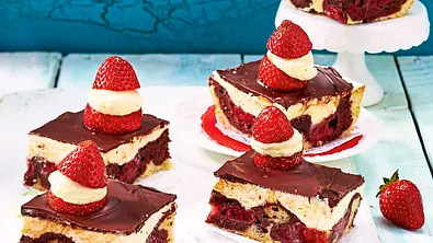 Schneewittchenkuchen mit Zipfelmützen Rezept - Foto: LECKER @ Bauer Media Group