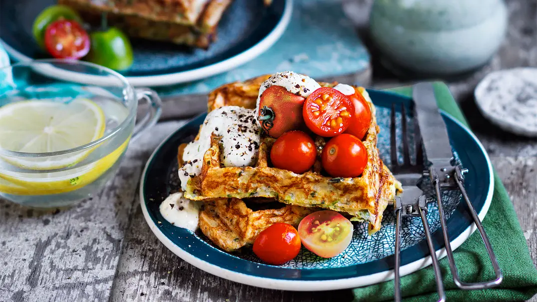 Schnell zusammengerührte Kräuter-Quark-Waffeln Rezept - Foto: LECKER @ Bauer Media Group Schnell zusammengerührte Kräuter-Quark-Waffeln Rezept - Foto: LECKER @ Bauer Media Group