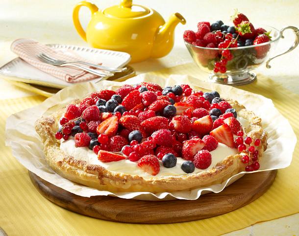 Schnelle Blätterteigtarte mit Beeren Rezept