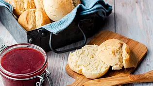 Schnelle Brötchen Rezept - Foto: ShowHeroes für LECKER @ Bauer Media Group Schnelle Brötchen Rezept - Foto: ShowHeroes für LECKER @ Bauer Media Group