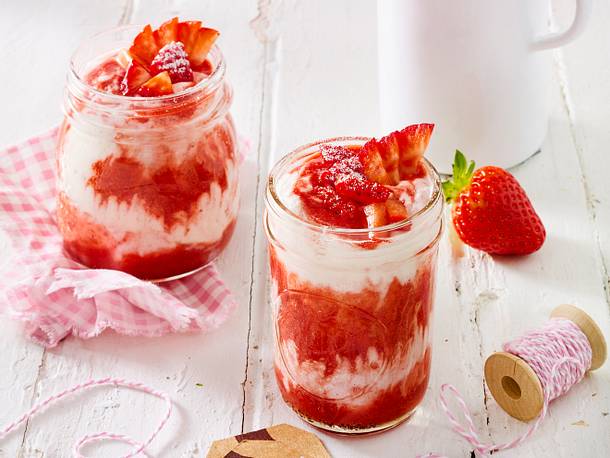 Schnelle Erdbeer-Creme Rezept | LECKER