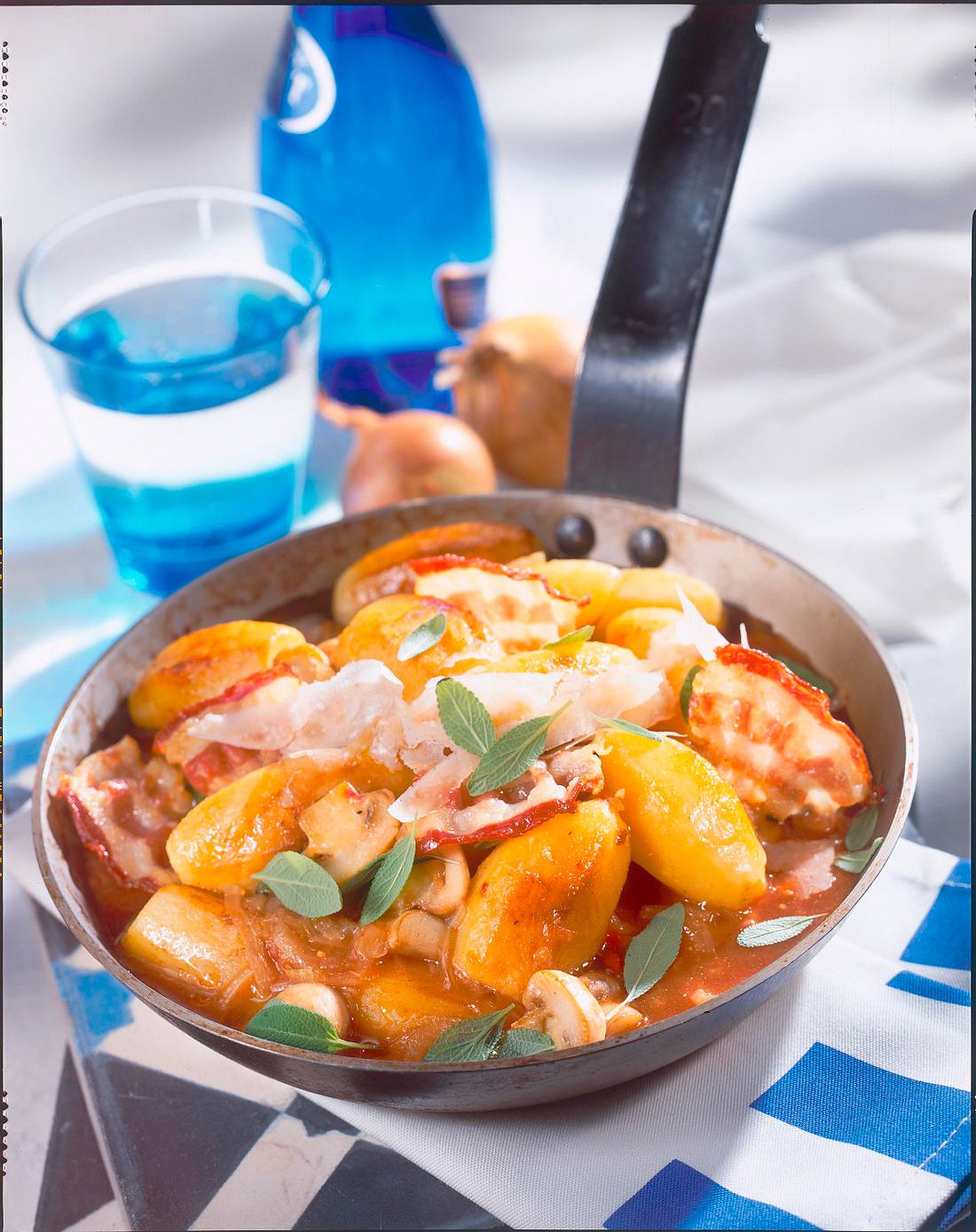 Schnelle Kartoffel-Zwiebel-Pfanne Rezept | LECKER