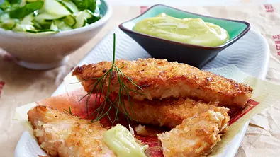 Schnelle Lachsstäbchen mit Wasabi-Salatcreme Rezept - Foto: LECKER @ Bauer Media Group