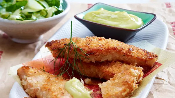 Schnelle Lachsstäbchen mit Wasabi-Salatcreme Rezept - Foto: LECKER @ Bauer Media Group