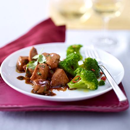 Schnelle marinierte Hähnchenfilets mit Brokkoli Rezept