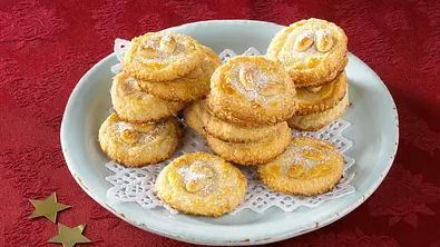 Schnelle Marzipantaler Rezept - Foto: LECKER @ Bauer Media Group