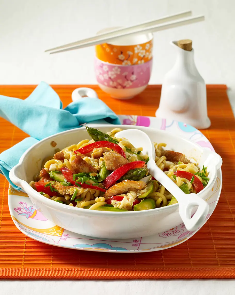 Schnelle Nudelpfanne mit knackigem Gemüse Rezept Schnelle Nudelpfanne mit knackigem Gemüse Rezept