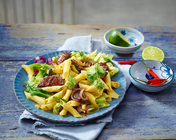 Schnelle Nudelpfanne mit Steakstreifen Rezept Schnelle Nudelpfanne mit Steakstreifen Rezept