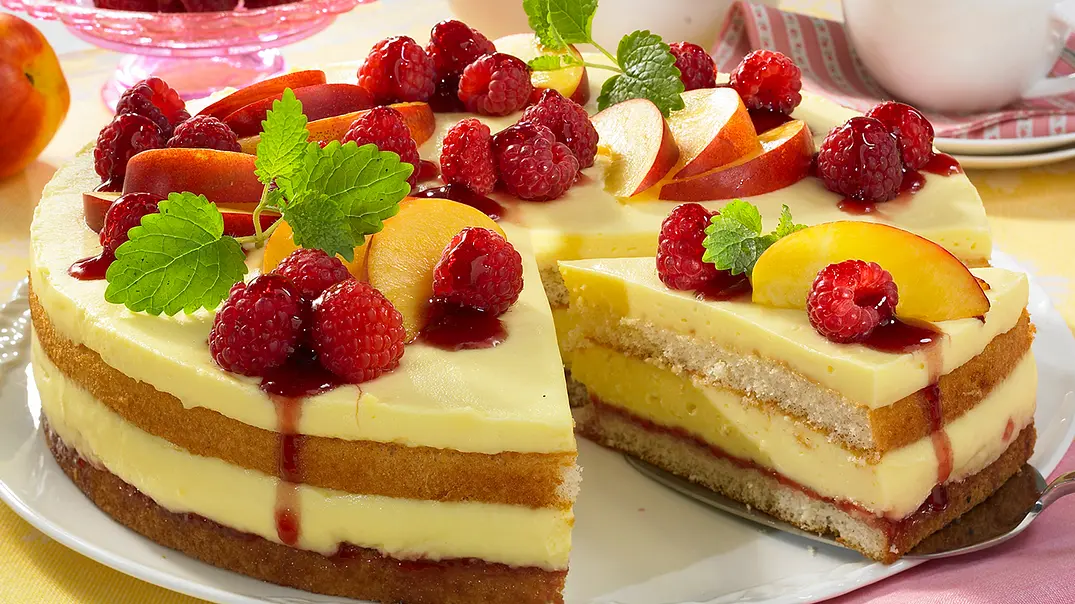 Schnelle Obst-Pudding-Torte Rezept - Foto: LECKER @ Bauer Media Group Schnelle Obst-Pudding-Torte Rezept - Foto: LECKER @ Bauer Media Group