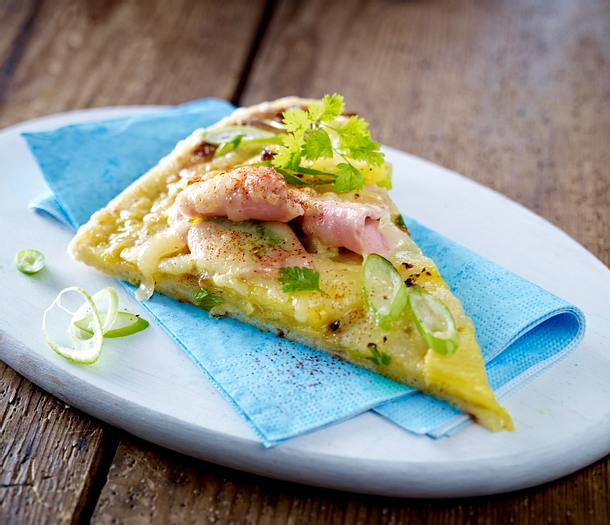 Schnelle Pizza mit Pute, Ananas & Lauchzwiebeln Rezept Schnelle Pizza mit Pute, Ananas & Lauchzwiebeln Rezept