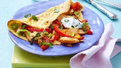 Schnelle Quesadillas mit Hähnchenfilet und Dip Rezept - Foto: LECKER @ Bauer Media Group