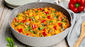 Schnelle Reispfanne mit Gemüse - Foto: ShowHeroes für LECKER @ Bauer Media Group Schnelle Reispfanne mit Gemüse - Foto: ShowHeroes für LECKER @ Bauer Media Group