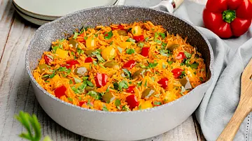 Schnelle Reispfanne mit Gemüse - Foto: ShowHeroes für LECKER @ Bauer Media Group