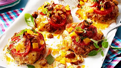Schnelle Rezepte mit Hackfleisch: Pizza-Frikadellen aus dem Ofen - Foto: LECKER @ Bauer Media Group