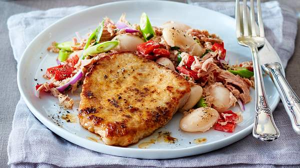 Schnelle Schnitzel mit Thunfisch-Bohnensalat Rezept - Foto: House of Food / Bauer Food Experts KG