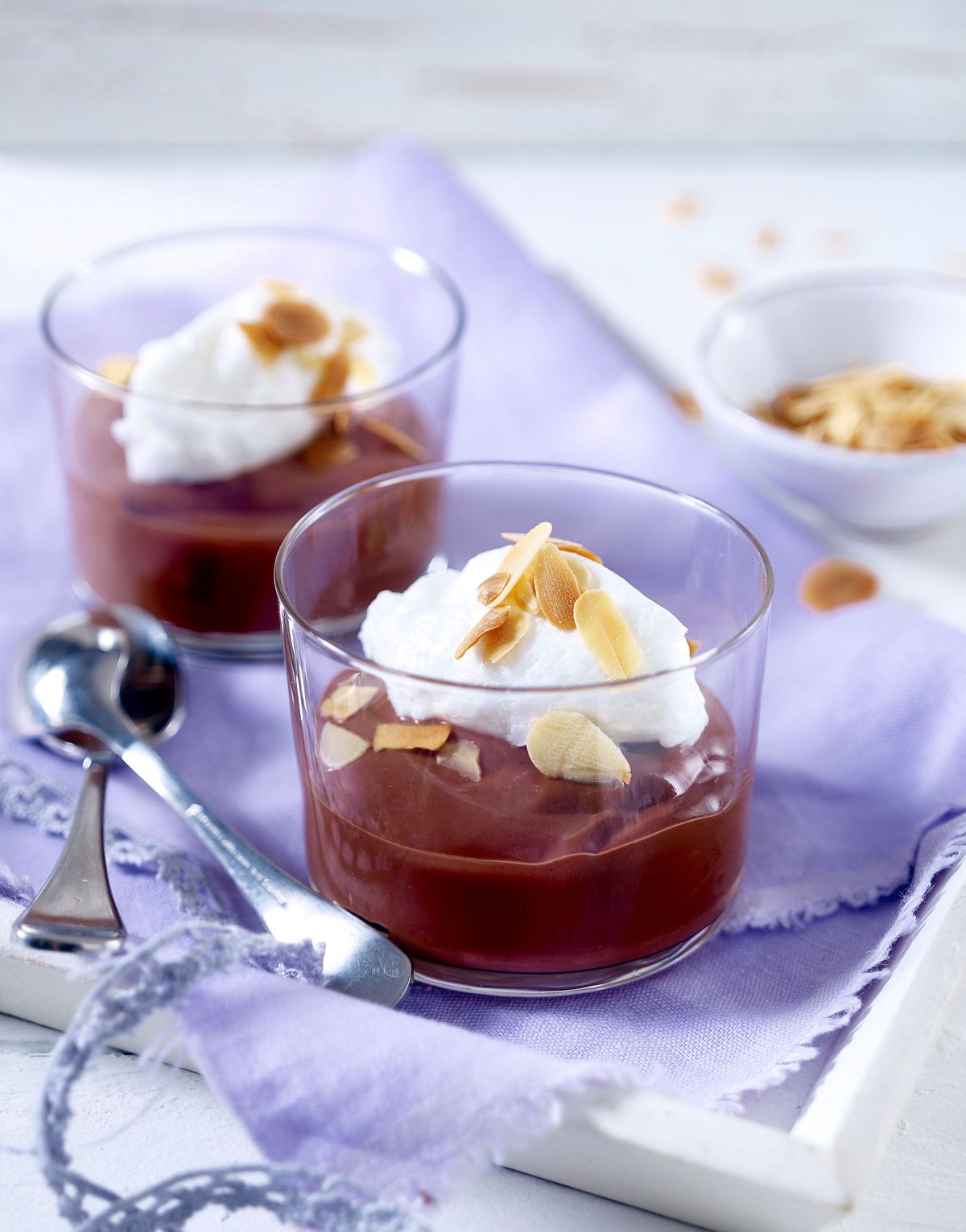 Schnelle Schokocreme mit Eischnee-Nockerln (Ile flottante, floating island) Rezept