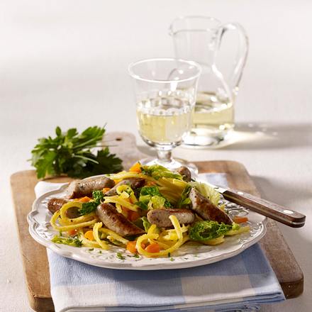 Schnelle Spätzle-Pfanne mit Rostbratwürstchen Rezept