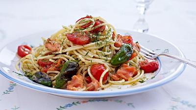 Schnelle Spaghetti mit Lachs und Pimientos Rezept - Foto: LECKER @ Bauer Media Group