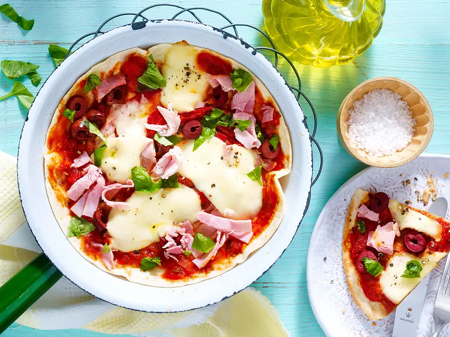 Schnelle Tortillapizza aus der Pfanne Rezept Schnelle Tortillapizza aus der Pfanne