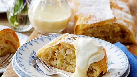 Schneller Apfel-Marzipan-Strudel Rezept - Foto: House of Food / Bauer Food Experts KG