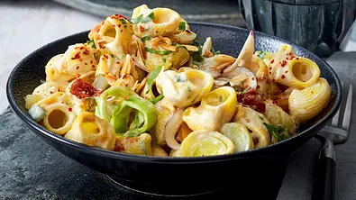 Schneller auf der Couch: Pasta mit Porree Rezept - Foto: LECKER @ Bauer Media Group