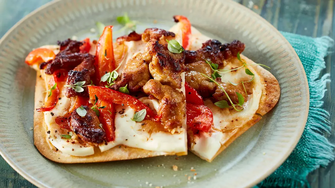 Schneller Brät-Paprika-Flammkuchen Rezept - Foto: LECKER @ Bauer Media Group