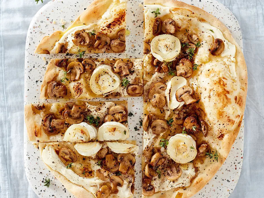 Schneller Champignon-Ziegenkäse-Flammkuchen Rezept Schneller Champignon-Ziegenkäse-Flammkuchen Rezept