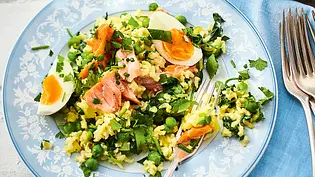 Schneller Curryreis mit Lachs und Ei Rezept - Foto: LECKER @ Bauer Media Group Schneller Curryreis mit Lachs und Ei Rezept - Foto: LECKER @ Bauer Media Group