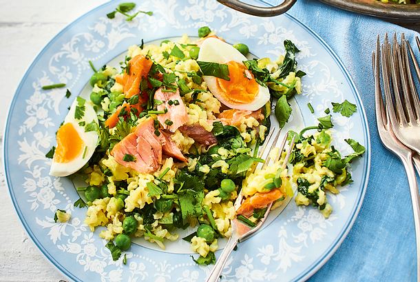 Schneller Curryreis mit Lachs und Ei Rezept Schneller Curryreis mit Lachs und Ei Rezept