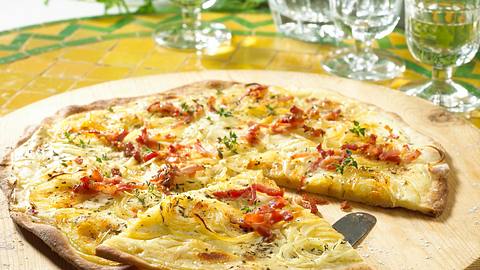Schneller Flammkuchen Rezept - Foto: House of Food / Bauer Food Experts KG