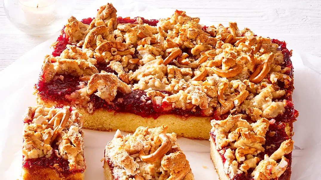 Schneller Mandel-Himbeer-Kuchen - Foto: LECKER @ Bauer Media Group Schneller Mandel-Himbeer-Kuchen - Foto: LECKER @ Bauer Media Group