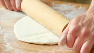 Schneller Pizzateig - Foto: LECKER @ Bauer Media Group