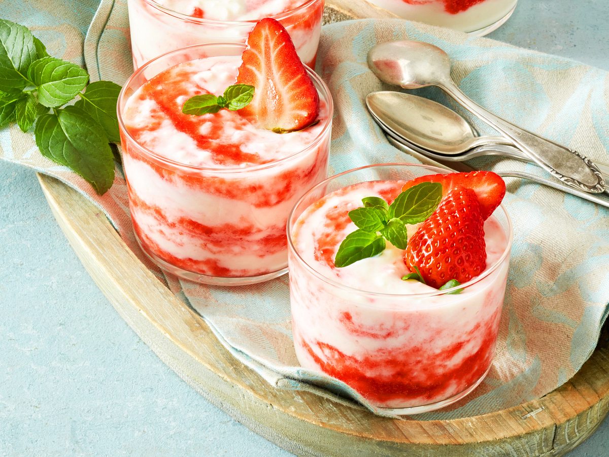 Schnelles Erdbeer-Dessert im Glas