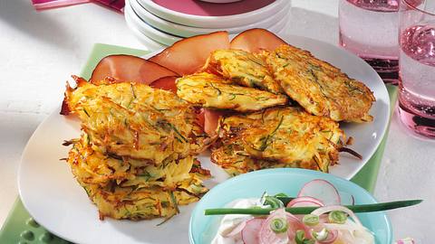 Schnittlauch-Rösti mit Quark-Dip Rezept - Foto: House of Food / Bauer Food Experts KG