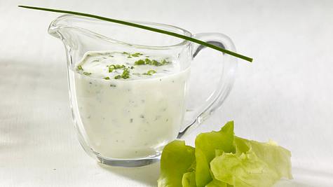 Schnittlauch Sauerrahm Dressing Rezept - Foto: House of Food / Bauer Food Experts KG
